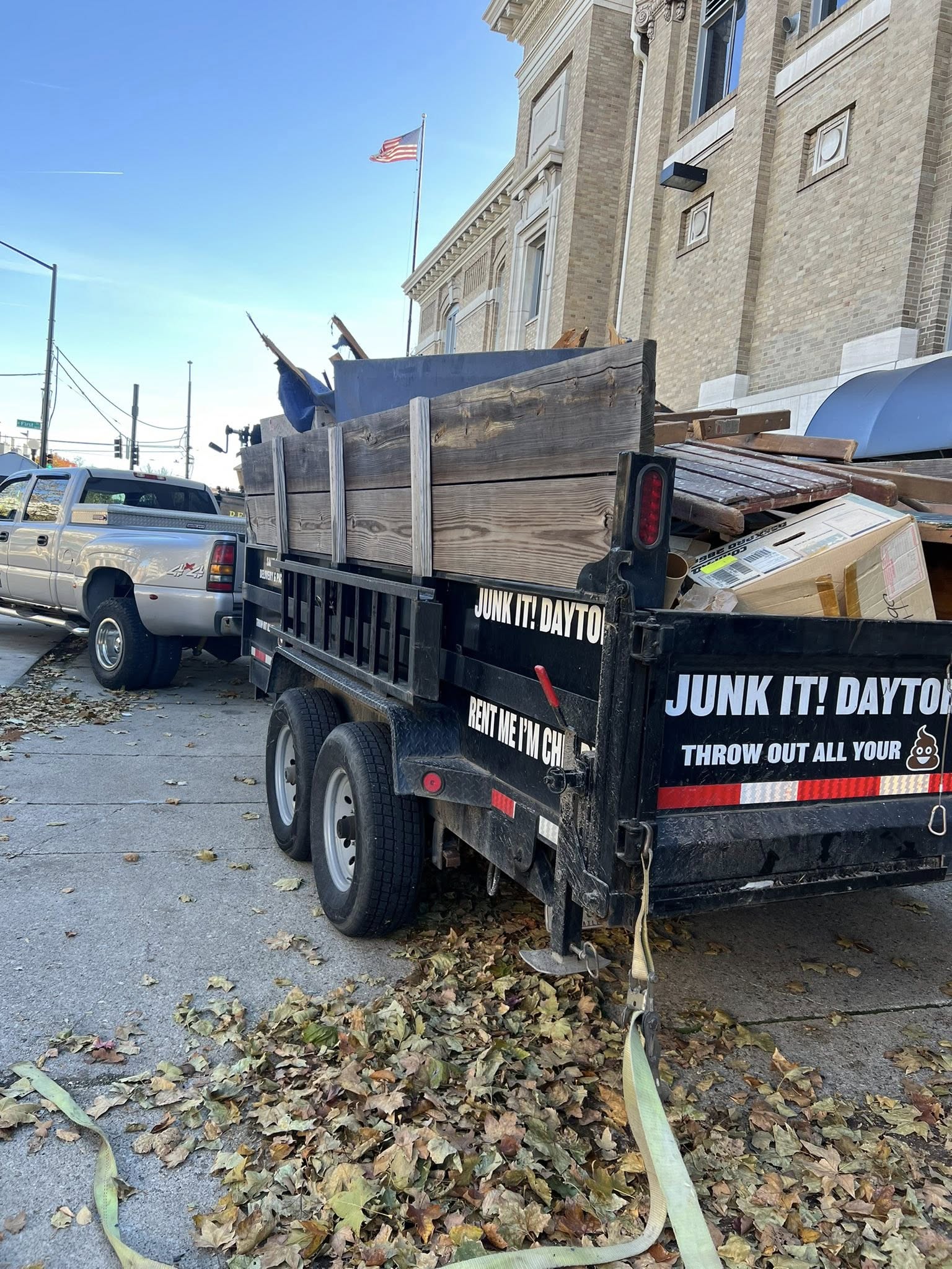 JunkIT Dayton junk removal service in action